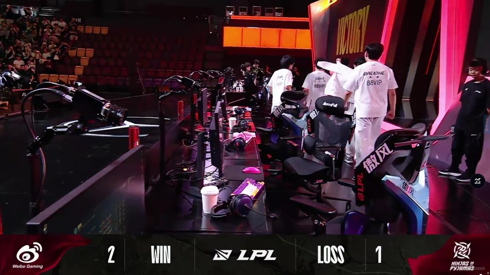 大伙想看的是这个？赛后碰拳环节 导播不切金玉良缘正面镜头